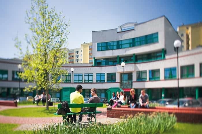 Kozminski Üniversitesi